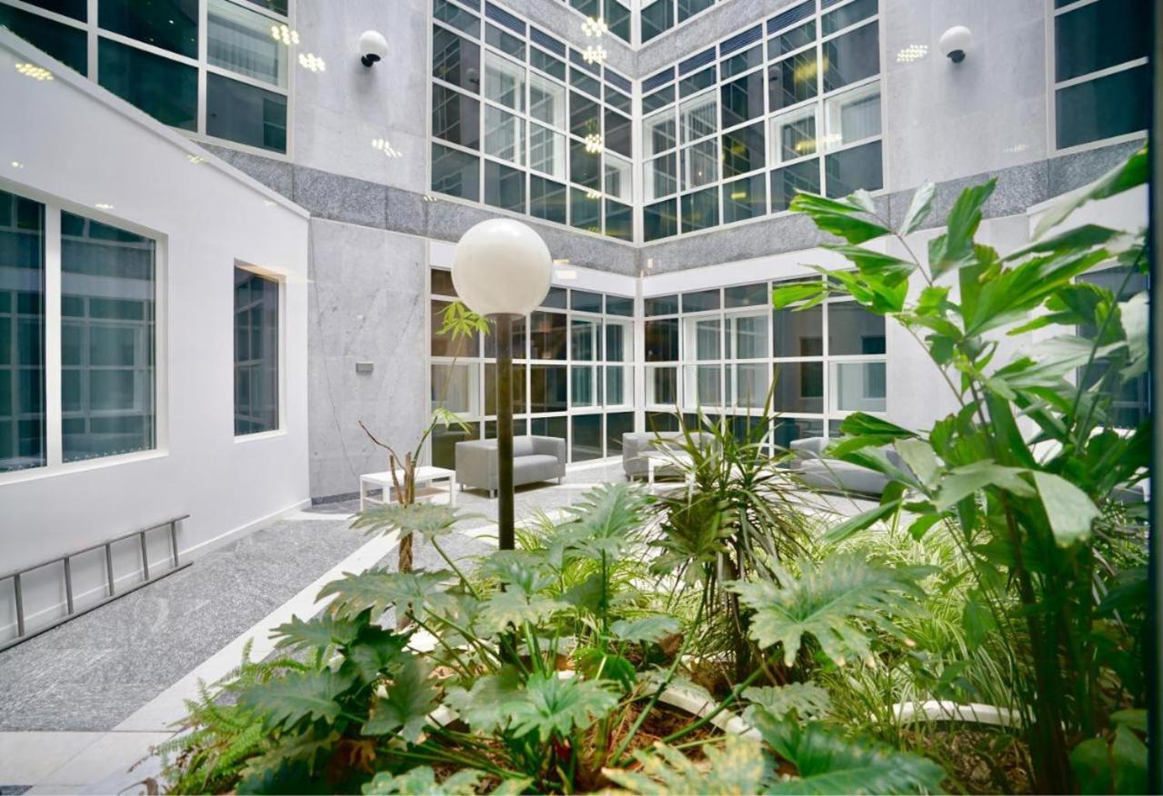 Two Bedroom - Central Peterborough Apartment - Bayard Apartments エクステリア 写真